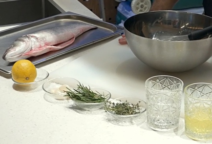 Фото шага рецепта Рыба в соли с соусом аквапацца 151564 шаг 1  