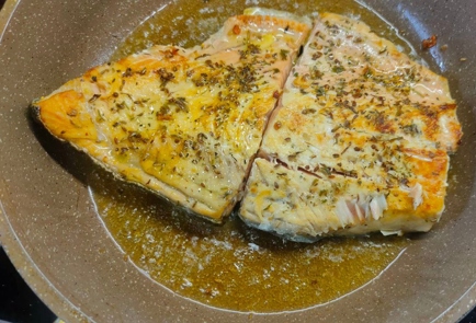 Фото шага рецепта Рыба жаренная со сметаной 175622 шаг 7  