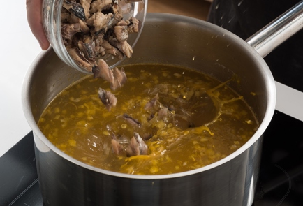 Фото шага рецепта Рыбный суп с сардинами овощами и вермишелью 138734 шаг 3  