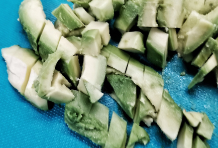 Фото шага рецепта Салат айсберг с авокадо 151968 шаг 1  