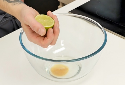 Фото шага рецепта Салат из авокадо с руколой и кунжутом 126295 шаг 1  