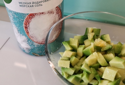 Фото шага рецепта Салат из авокадо с сыром и шафраном 152491 шаг 5  
