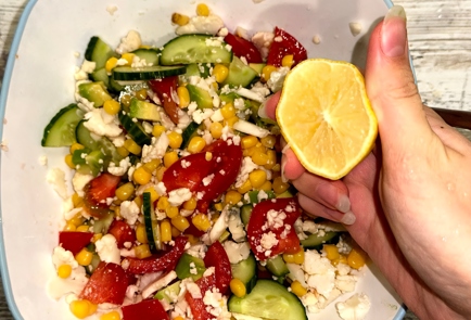 Фото шага рецепта Салат из цветной капусты с овощами и авокадо 175253 шаг 9  