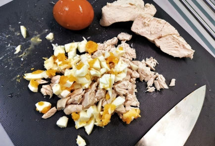 Тушеная курица с грибами и ананасами — рецепт с фото пошагово