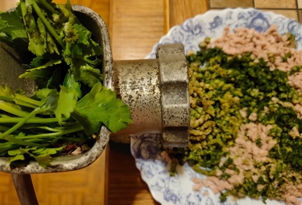 Фото шага рецепта Салат из курицы грецких орехов и зелени с гранатом 175280 шаг 10  