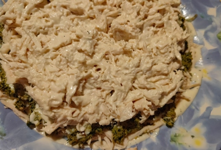 Фото шага рецепта Салат из курицы грецких орехов и зелени с гранатом 175280 шаг 17  