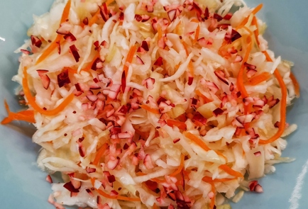 Салат капуста с клюквой - рецепт с пошаговыми фото | Меню недели