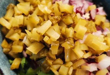 Фото шага рецепта Салат из квашеной капусты с маринованными огурцами 175403 шаг 13  