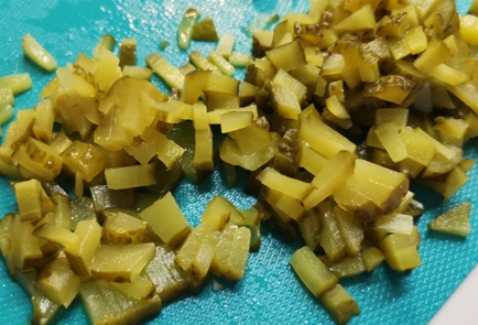 Фото шага рецепта Салат из квашеной капусты с маринованными огурцами 175403 шаг 4  