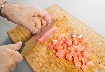 Фото шага рецепта Салат из лосося сельдерея и моркови 31111 шаг 1  