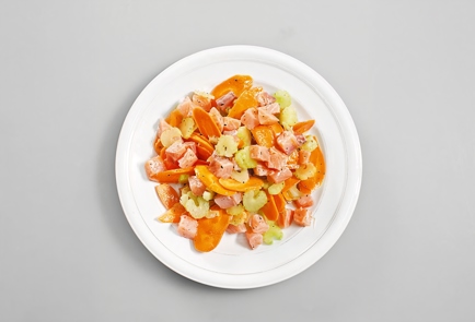 Фото шага рецепта Салат из лосося сельдерея и моркови 31111 шаг 5  
