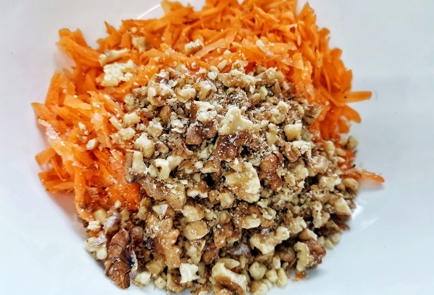 Фото шага рецепта Салат из моркови с грецким орехом 140020 шаг 8  