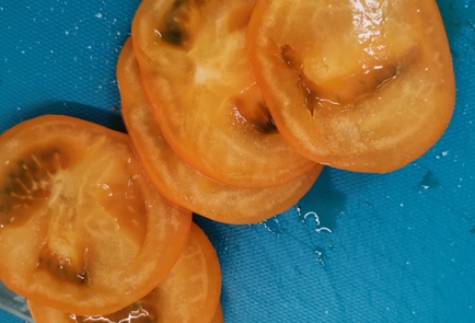 Фото шага рецепта Салат из помидоров и баклажанов со сметаной 152639 шаг 6  