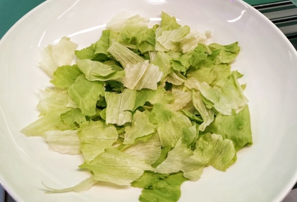 13 лучших рецептов салата «Подсолнух», который украсит любой стол - Лайфхакер