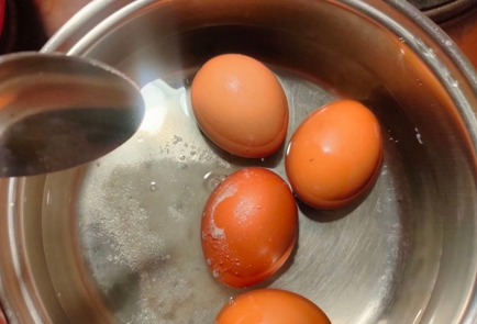 Фото шага рецепта Салат из зеленого лука с огурцом яйцом и сметаной 175938 шаг 2  