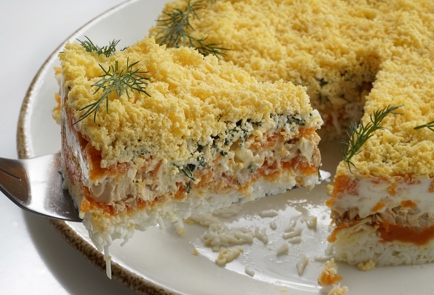 Фото шага рецепта Классический салат Мимоза с морковью 152964 шаг 15  