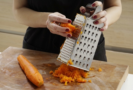 Фото шага рецепта Классический салат Мимоза с морковью 152964 шаг 4  