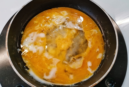 Фото шага рецепта Салат ромен с яйцом и авокадо 150977 шаг 7  