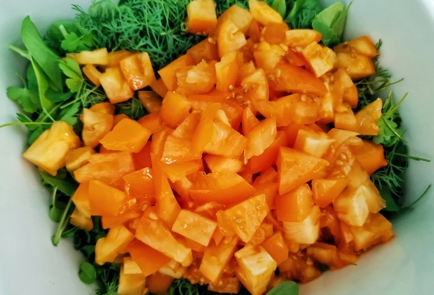 Фото шага рецепта Салат с адыгейским сыром зеленью и орехами 151218 шаг 10  