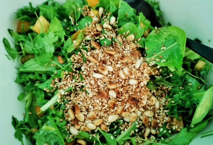 Фото шага рецепта Салат с адыгейским сыром зеленью и орехами 151218 шаг 14  