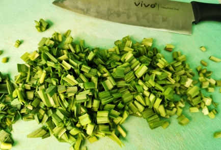 Фото шага рецепта Салат с адыгейским сыром зеленью и орехами 151218 шаг 7  