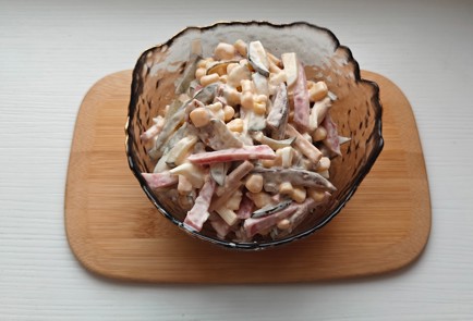 Фото шага рецепта Салат с колбасой 190743 шаг 11