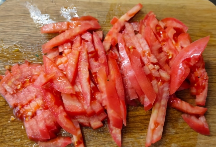 Фото шага рецепта Салат с крабовыми палочками перцем и помидором 175166 шаг 7  