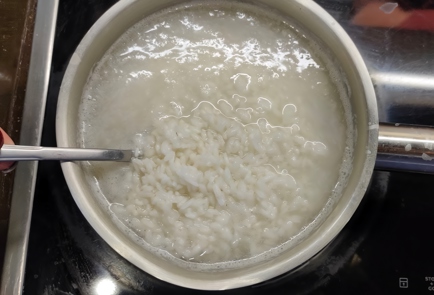 Фото шага рецепта Салат с крабовыми палочками рисом и кукурузой 175138 шаг 4  