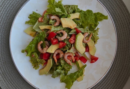 Фото шага рецепта Салат с креветками и авокадо 175932 шаг 12  