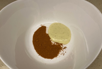 Фото шага рецепта Салат с креветками тыквенными семечками и фисташками 175343 шаг 1  
