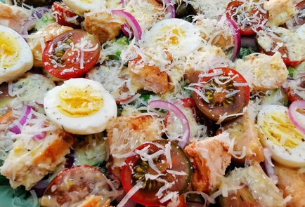 Фото шага рецепта Салат с курицей и перепелиными яйцами в соусе 151275 шаг 35  