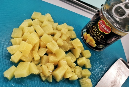 Фото шага рецепта Салат с курицей сыром и ананасами 42952 шаг 2  