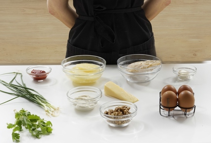 Фото шага рецепта Салат с курицей ананасом и грецкими орехами 152966 шаг 1  