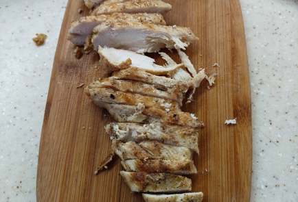 Фото шага рецепта Салат с курицей печеными баклажанами перцем и руколой 175489 шаг 17  