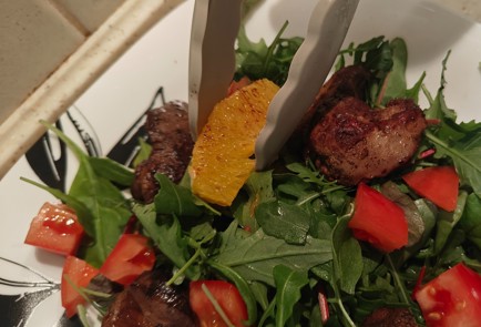 Фото шага рецепта Салат с куриной печенью и апельсином 190883 шаг 12  