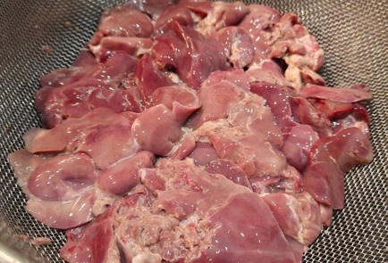 Фото шага рецепта Салат с куриной печенью и апельсином 190883 шаг 2  