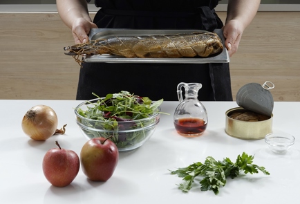 Фото шага рецепта Салат с печенью трески и копченой горбушей 153085 шаг 1  