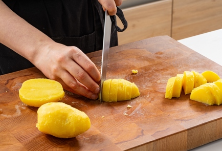 Фото шага рецепта Салат с печенью трески картофелем и фасолью 175752 шаг 2  