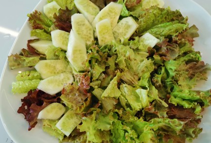 Фото шага рецепта Салат с тунцом и авокадо 186552 шаг 2  
