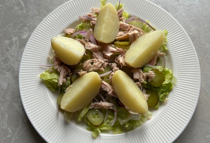 Фото шага рецепта Салат с тунцом и молодым картофелем 174126 шаг 10  