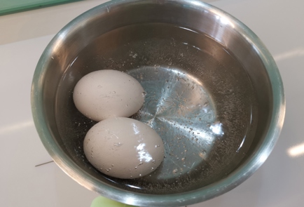 Фото шага рецепта Салат с тунцом и яйцом 186545 шаг 1  