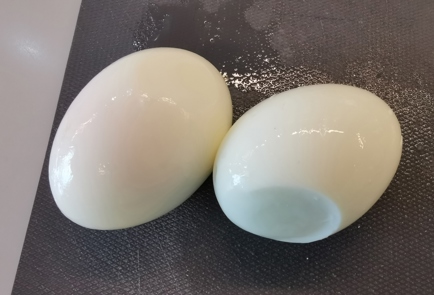 Фото шага рецепта Салат с тунцом и яйцом 186545 шаг 3  