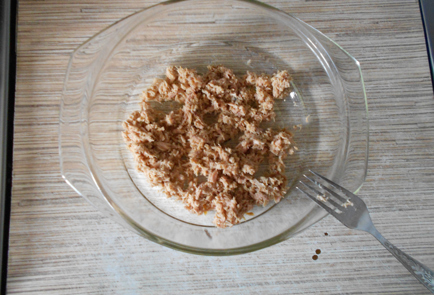 Салат с тунцом, руколой и соленым огурцом - пошаговый рецепт с фото