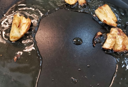 Фото шага рецепта Салат в нежном соусе из грибов шимеджи 151364 шаг 17  
