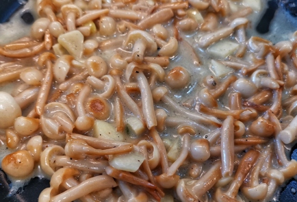 Фото шага рецепта Салат в нежном соусе из грибов шимеджи 151364 шаг 24  