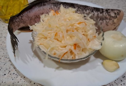 Фото шага рецепта Щука на сковороде с квашеной капустой 190838 шаг 1  