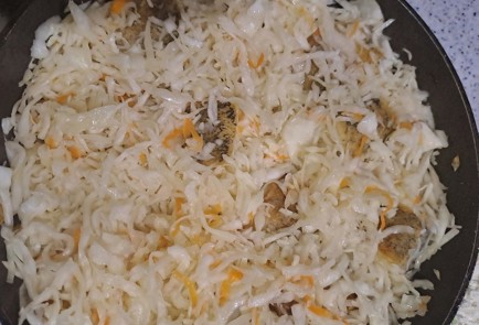 Фото шага рецепта Щука на сковороде с квашеной капустой 190838 шаг 8  