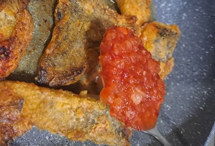 Фото шага рецепта Щука на сковороде с острым и сладким перцем 190840 шаг 11  