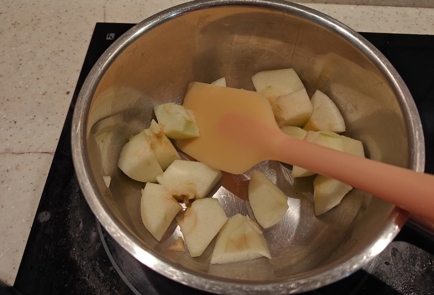 Фото шага рецепта Селедка под шубой с яблочным соусом 176166 шаг 8  