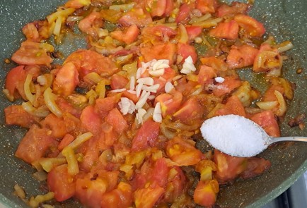 Фото шага рецепта Шакшука на сковороде со свежими помидорами 186612 шаг 10  